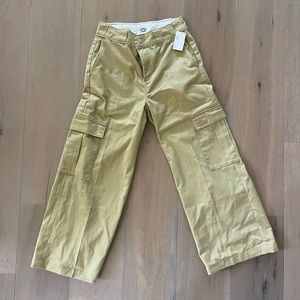 NWT Dickies Twill Cropped Cargo Pants. Never worn. In perfect condition.